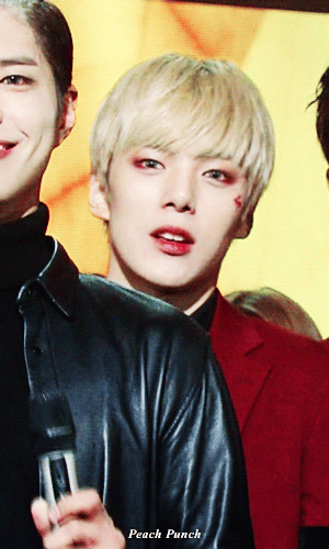 오늘 오드아이, 초커, 망토가 열일한 아이돌 | 인스티즈