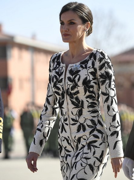 Queen is wearing her Felipe Varela dress. similar Oscar de la Renta dress
