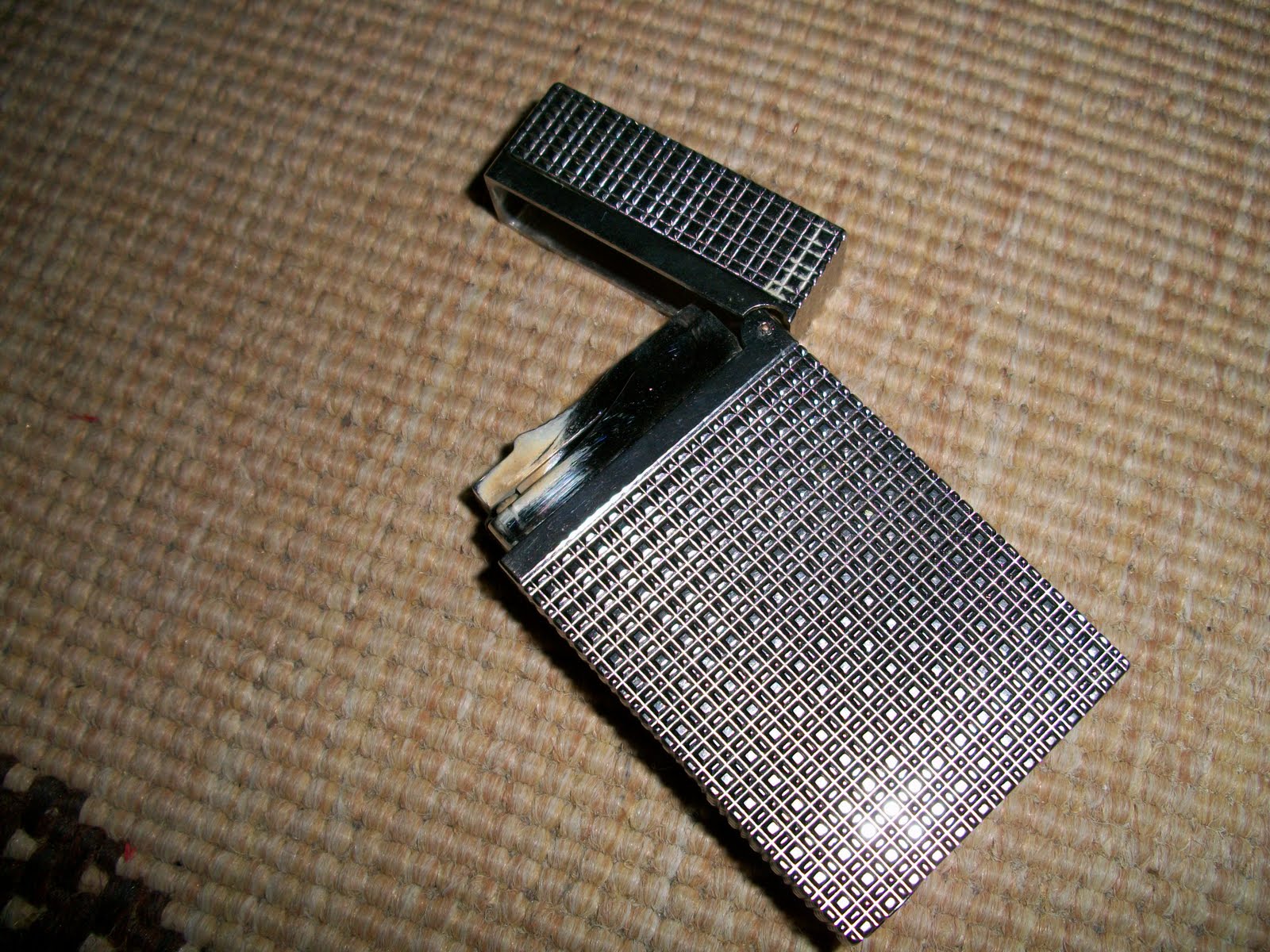 collectible items Vintage used St Dupont Lighter (Silver color)