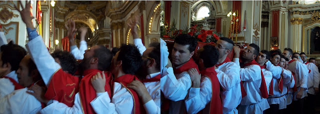 fazzoletti rossi portatori del Cristo