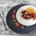 Owsianki z owocami- fotografia kulinarna/Oatmeal bowls with fruits. The best breakfast ideas for vegetarians