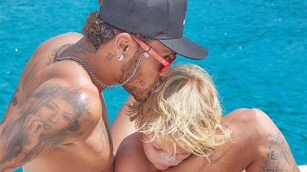 Neymar mostró toda su habilidad jugando al fútbol con su hijo Neymar mostró toda su habilidad jugando al fútbol con su hijo