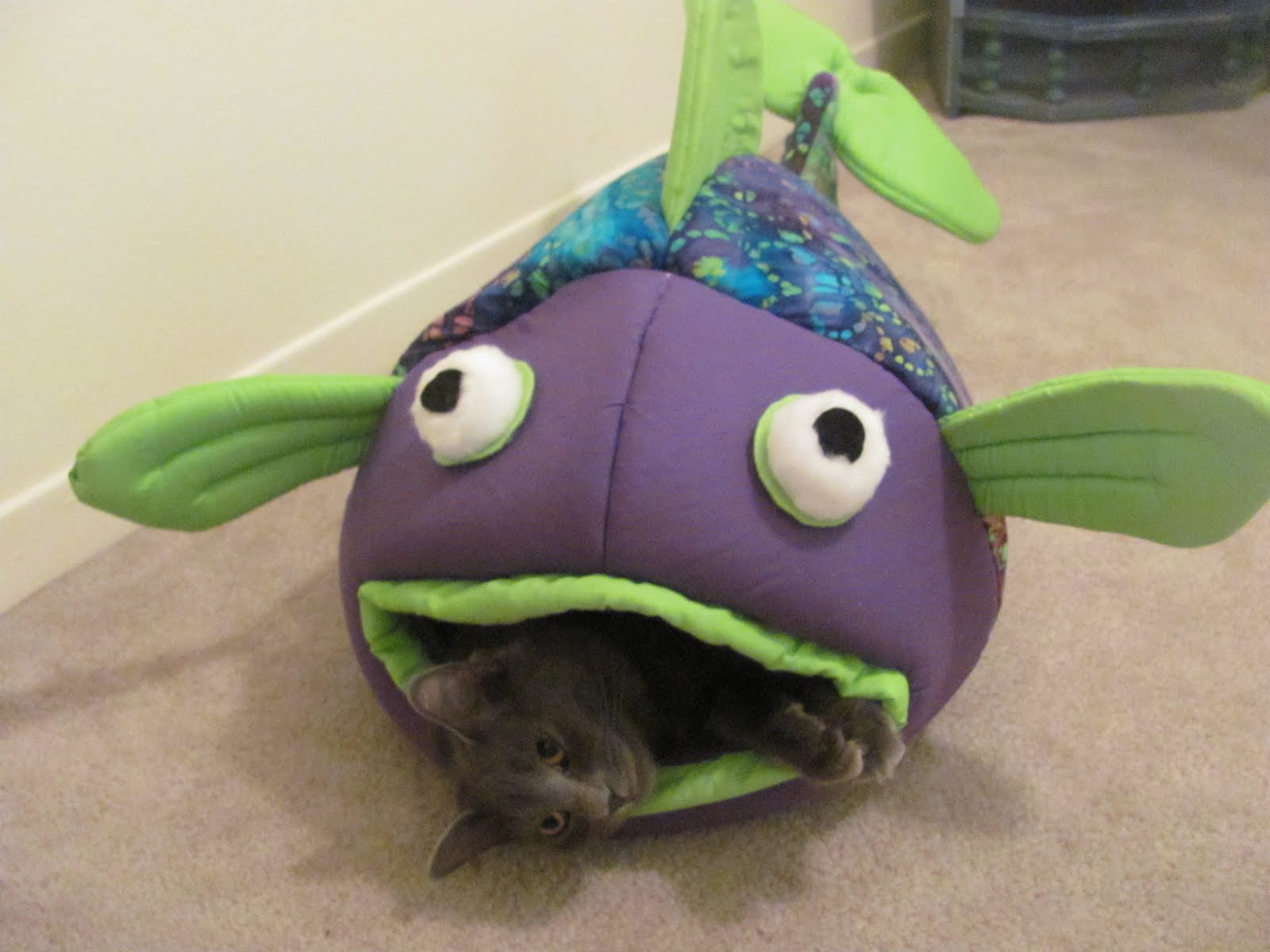 Jar of Laughs Fish Bed for Cats