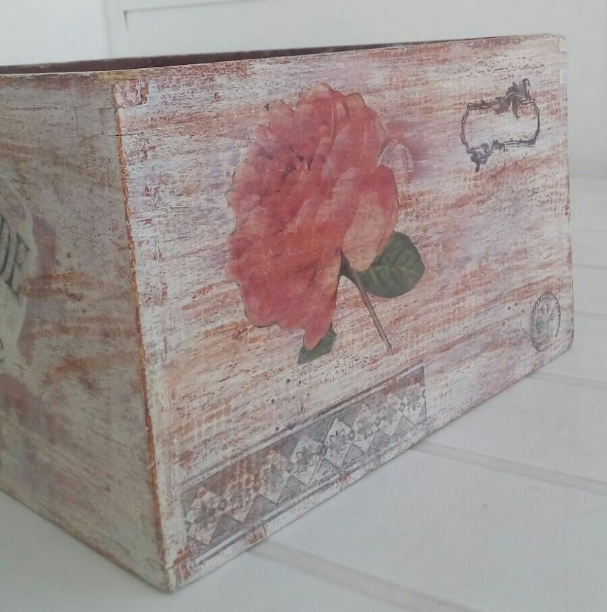 Marian Vintage Cajon de madera