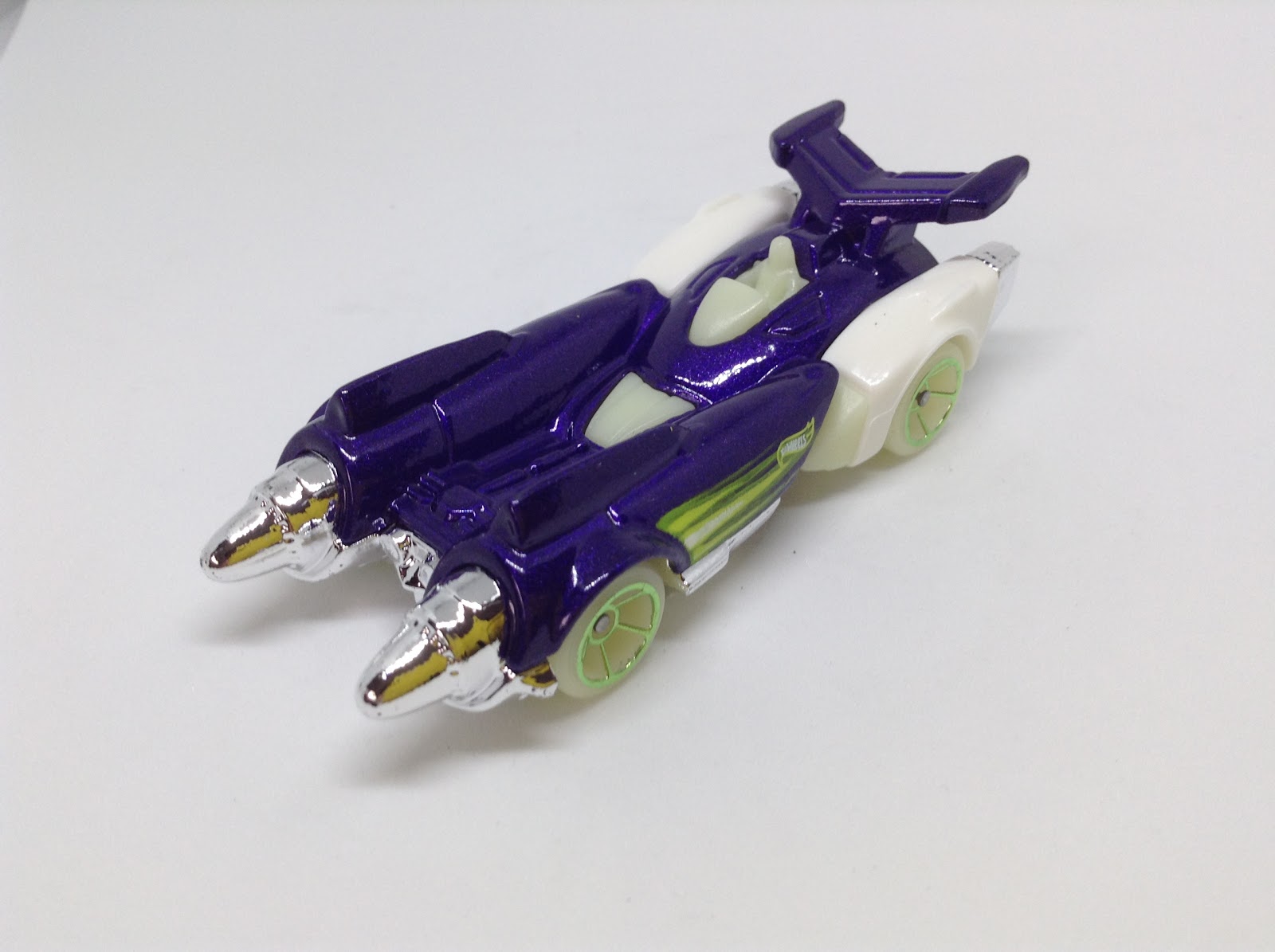 JULIAN'S HOT WHEELS BLOG Ollie Rocket (2017 HW Glow Wheels)