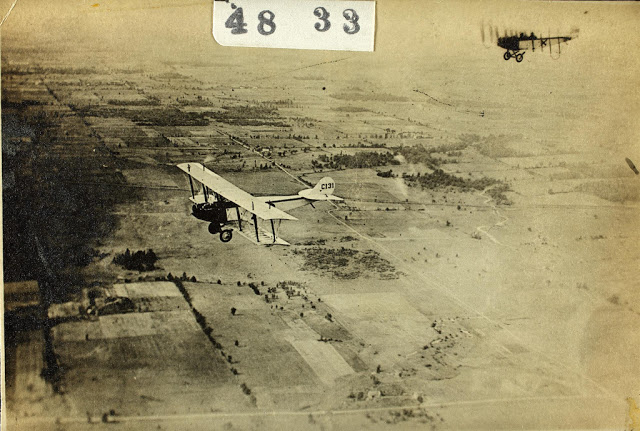 Photographs+of+WWI+Airplanes+in+The+Air+(2).jpg