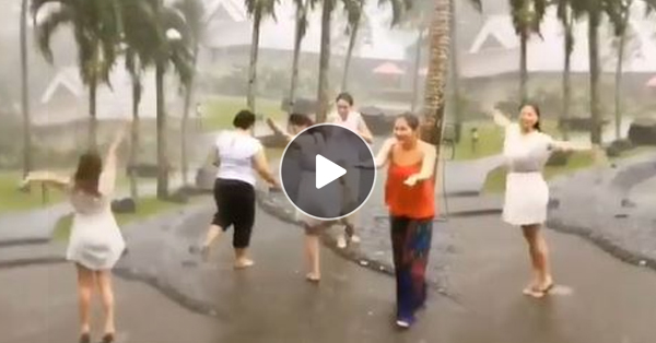 Angel Locsin Bathes In The Rain With Her Friends! Angel Locsin Bathes In The Rain With Her Friends!