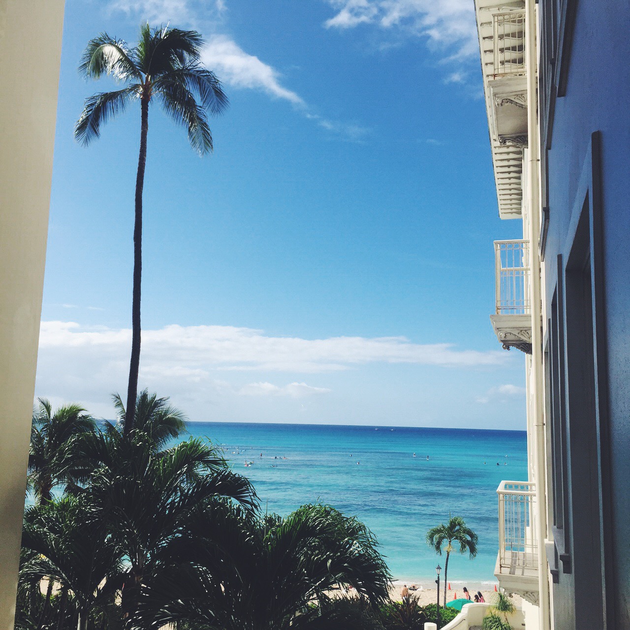 LANA TRAVELS: HONOLULU
