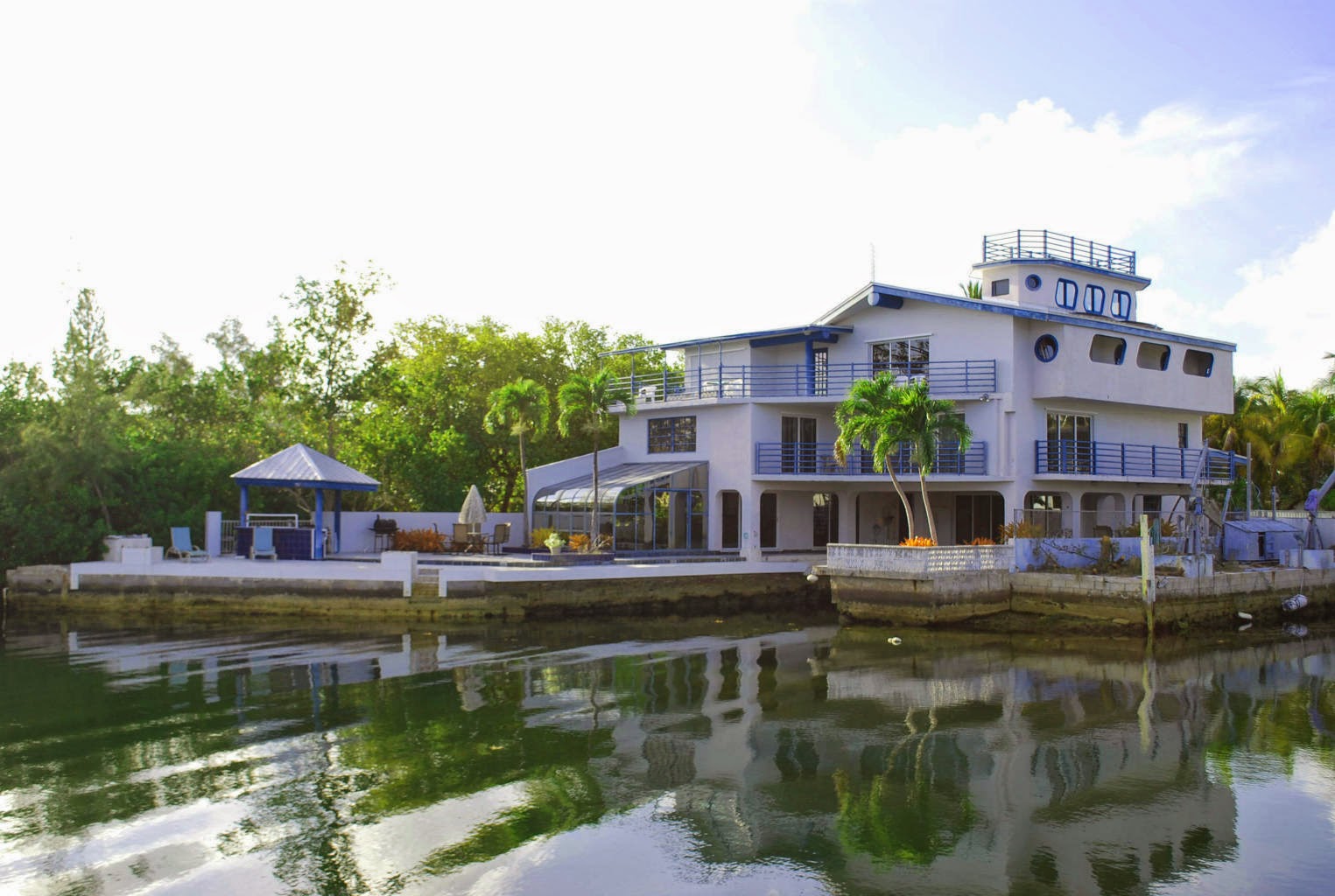 Real Estate in the Florida Keys HUGE house on a deep canal with Pool