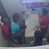Trio assalta ótica e faz reféns em Alagoinhas; suspeita até experimenta óculos