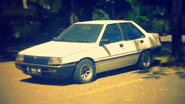 Mitsubishi Lancer Fiore sedan