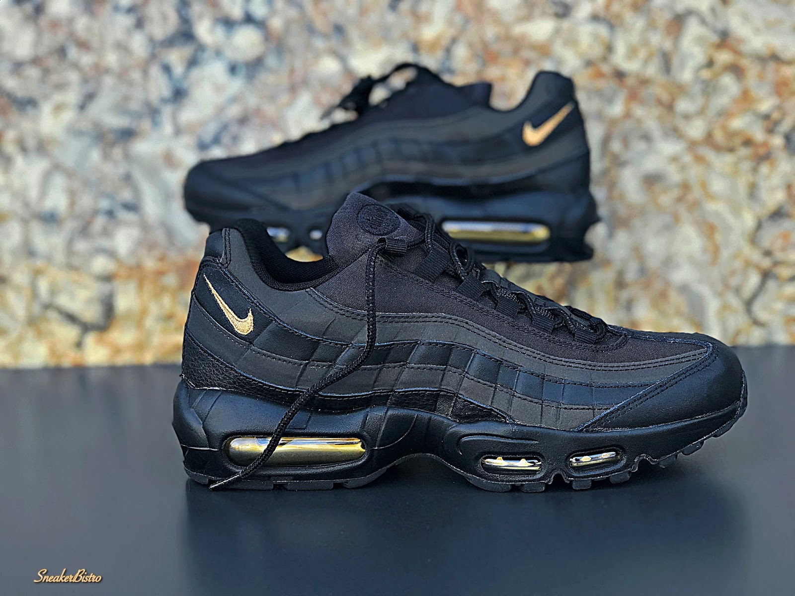 black and gold 95 air max