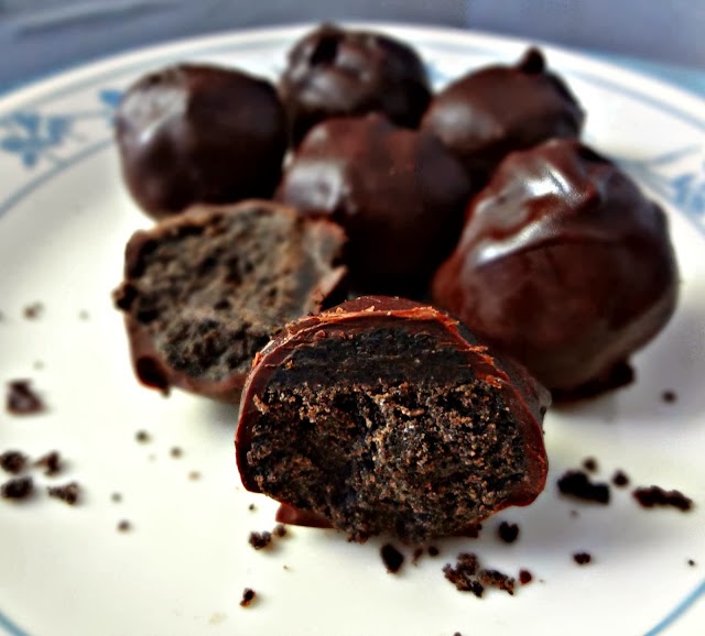 The Cooking Actress' 3rd Blogaversary --Original Recipes round up! Oreo Balls (a la Kayle)