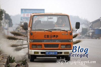 Kenderaan mencuci jalan raya rekaan China