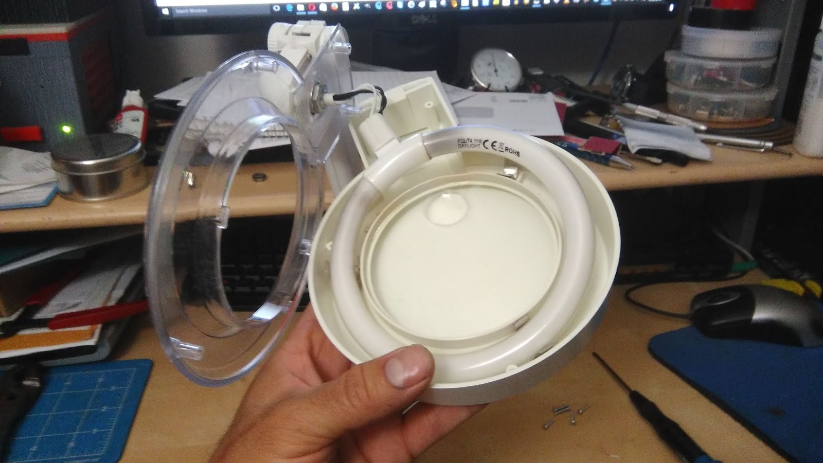 Tech Stuff Harbor Freight 97448/60642 Desktop Magnifying Lamp