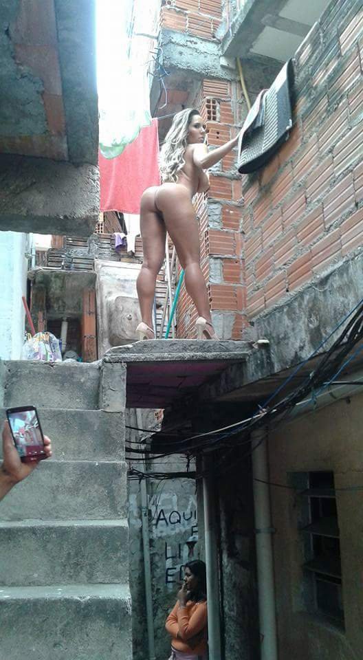 Mulher Melão Renata Frisson Nua Em Favela Do Rj Famosas Brasil