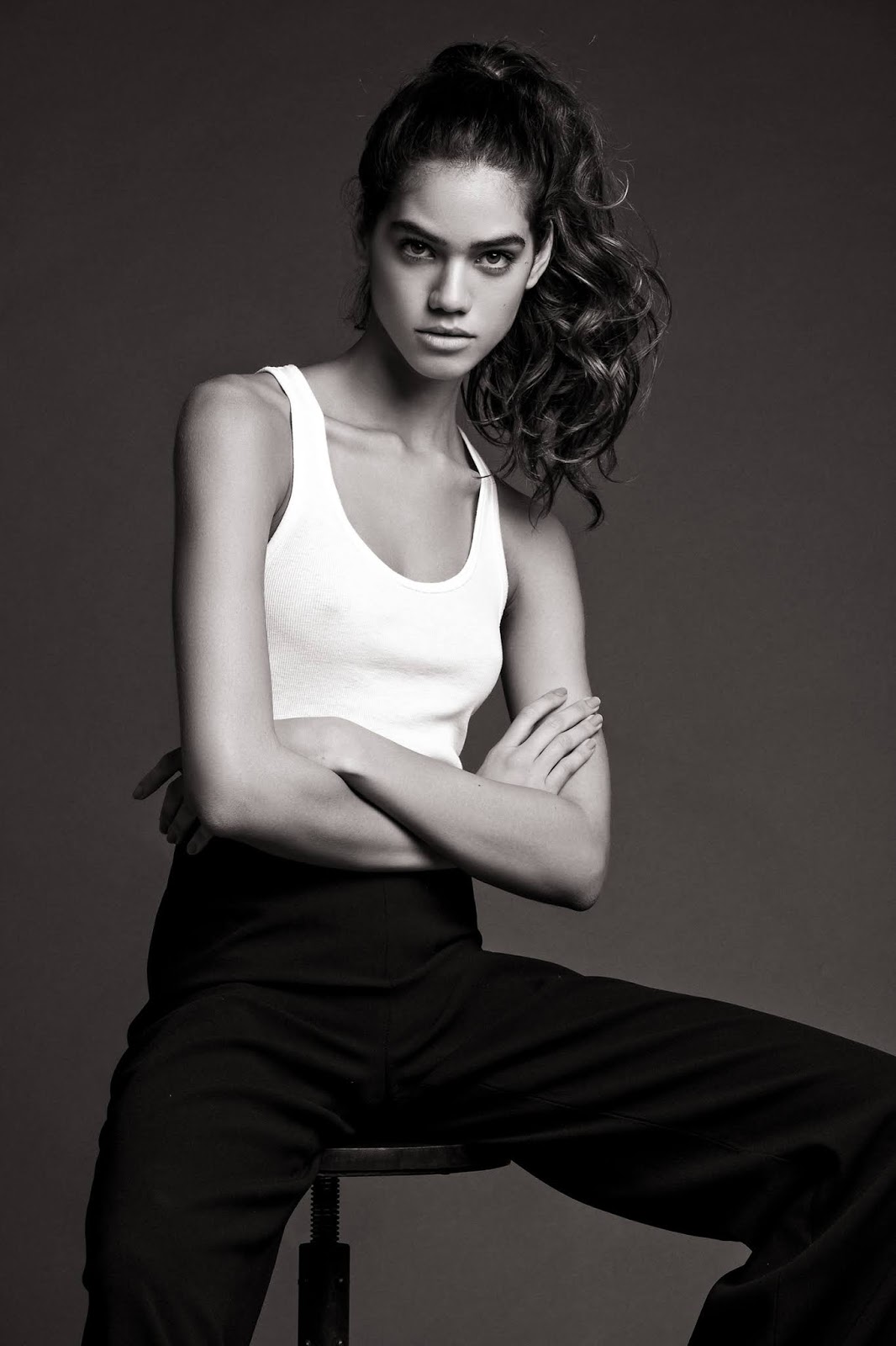 Anna Avila – Nude Model Photoshoot by Benjamin Vingrief