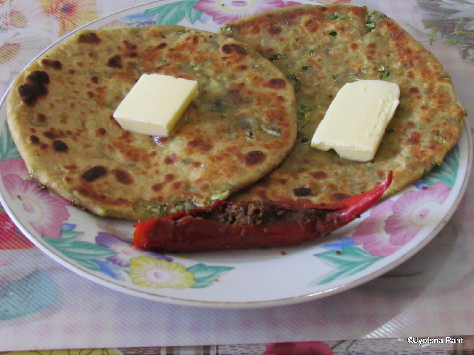 With Love from Mom's Kitchen: Patta Gobhi Ke Paranthe/पत्ता गोभी के परांठे  (Cabbage stuffed Pan Fried Indian Bread)