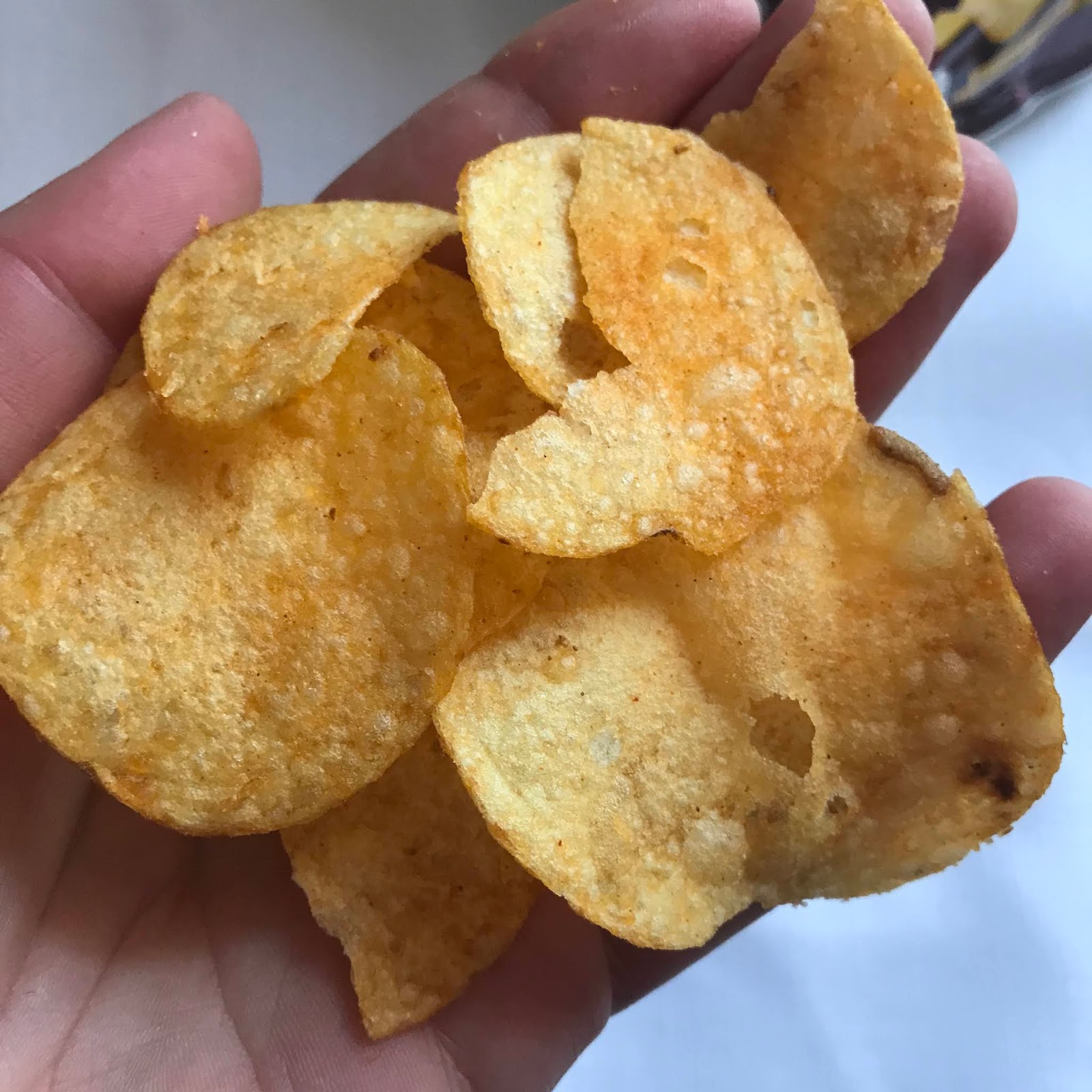 Walkers Trending Tastes Crisps Spicy Sriracha & BBQ Pulled Pork