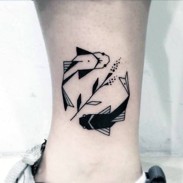 Imagen de tatuaje sencillo y elegante para mujer