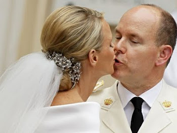 un beso que sella la unión entre Alberto de Mónaco y Charlene