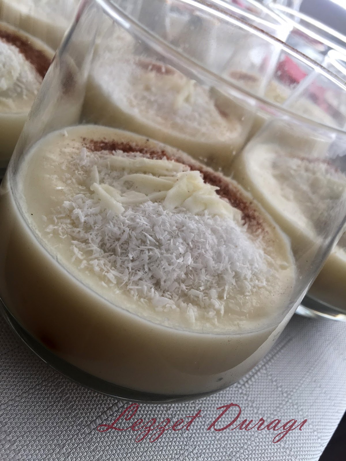 Bardakta elmalı cup tarifi Bardakta elmalı cup tarifi