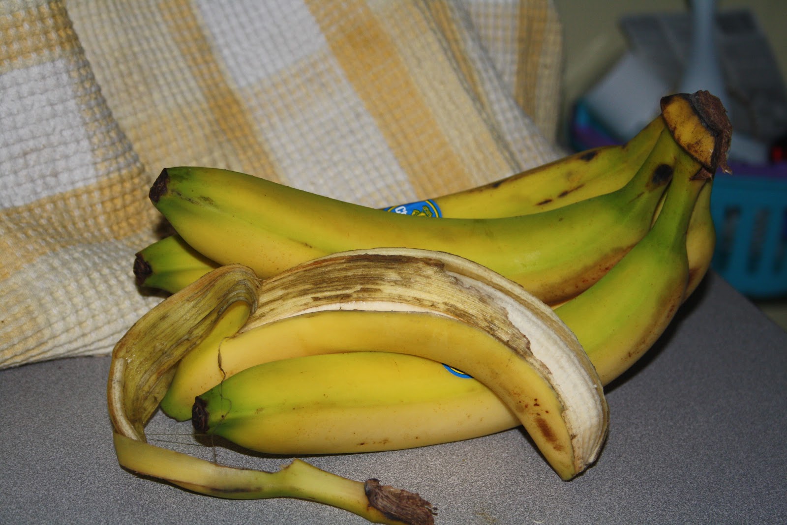 Можно есть кожуру банана. Банановая кожура. Банан без кожуры. Деревья банановая кожура.