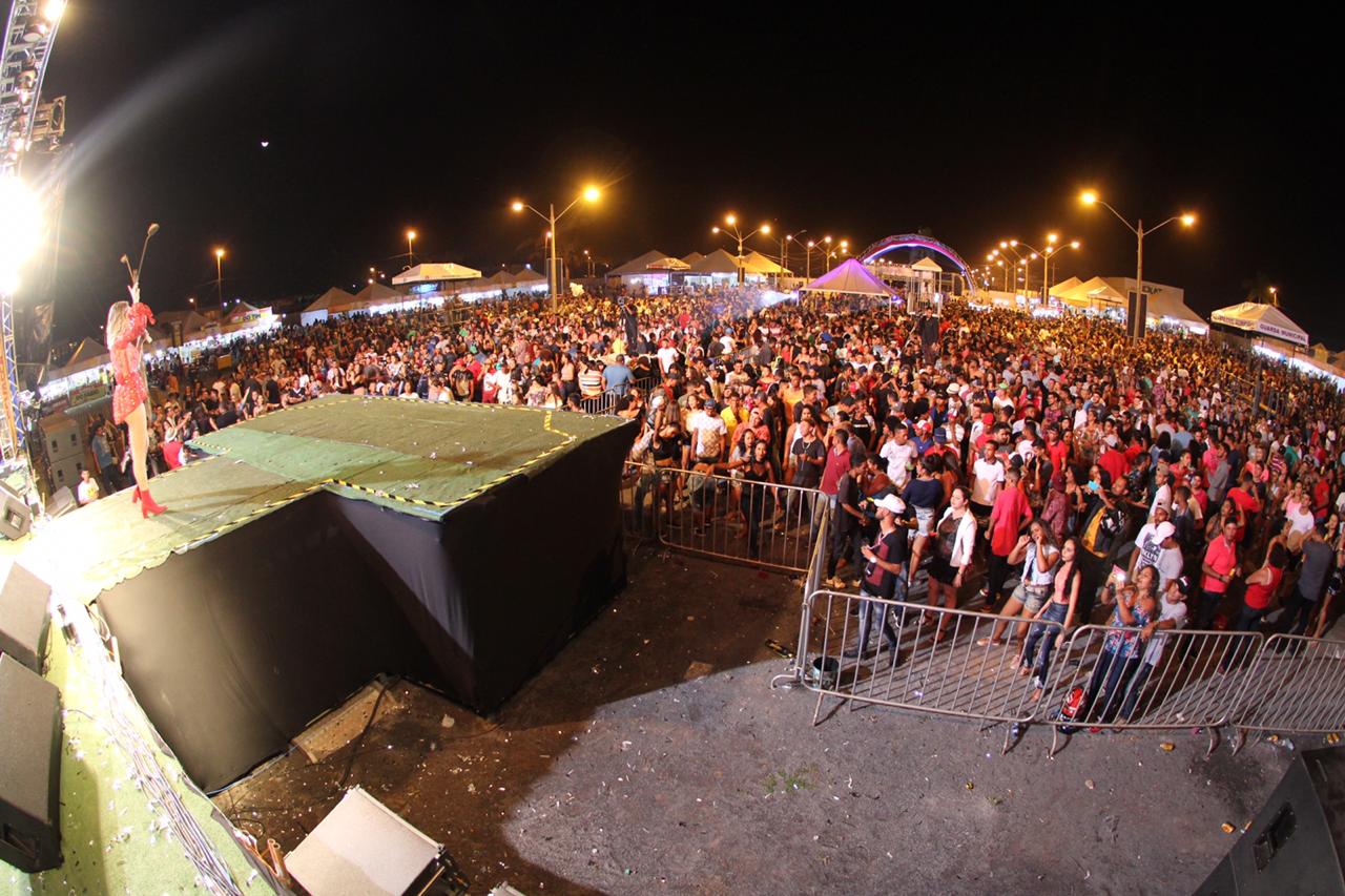 Correio do Oeste SERTANEJO E AXÉ MUSIC MARCARAM A PRIMEIRA NOITE DA FESTA DE ANIVERSÁRIO DE Correio do Oeste SERTANEJO E AXÉ MUSIC MARCARAM A PRIMEIRA NOITE DA FESTA DE ANIVERSÁRIO DE