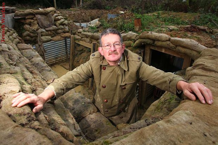 Окопы в армии. Срочники в блиндажах. Землянка блиндаж. Маскировка оборудования. Современные окопы.