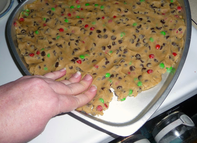deserts, cooking/baking with kids, heart shaped cookie cake,
