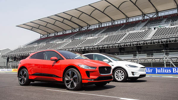 Jaguar I-Pace, Tesla Model X'e Karşı Jaguar I-Pace, Tesla Model X'e Karşı