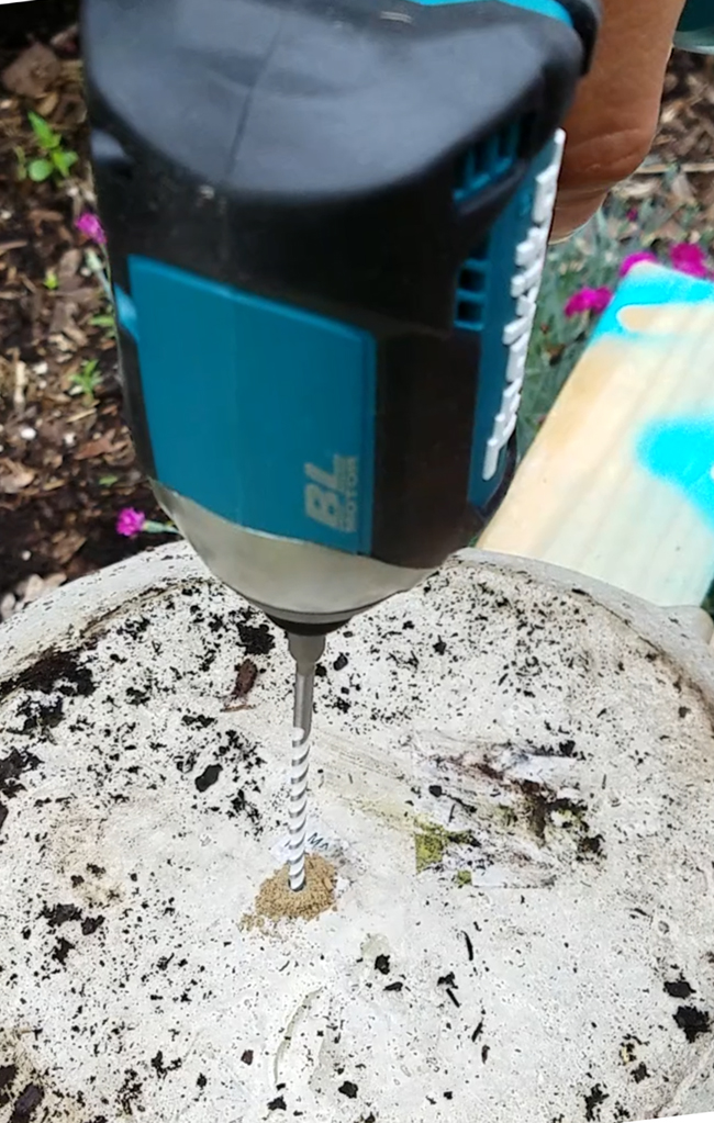 How to Drill Drain Holes in Planters Remodelando la Casa