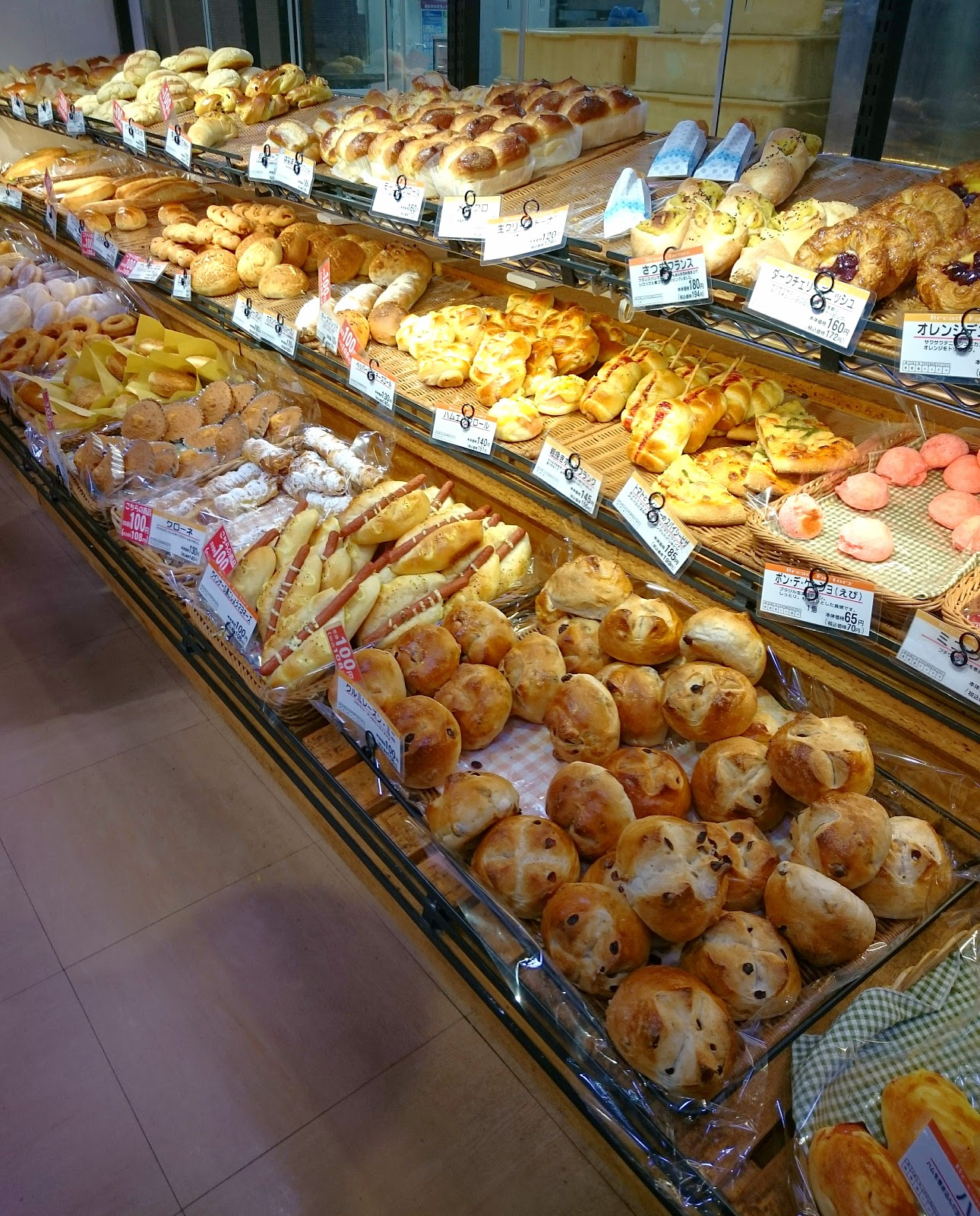 パン工場 金剛東店 富田林市 イオングループの焼きたてパン