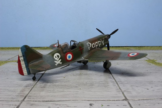 Dewoitine D.520 Warthunder Maquette Tamiya du Dewoitine D.520 Warthunder au 1/48.