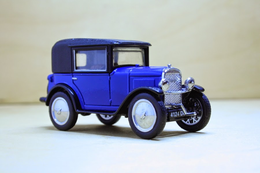 Panhard Dyna Grand Stand 1/43 Voitures françaises d'autrefois Ixo