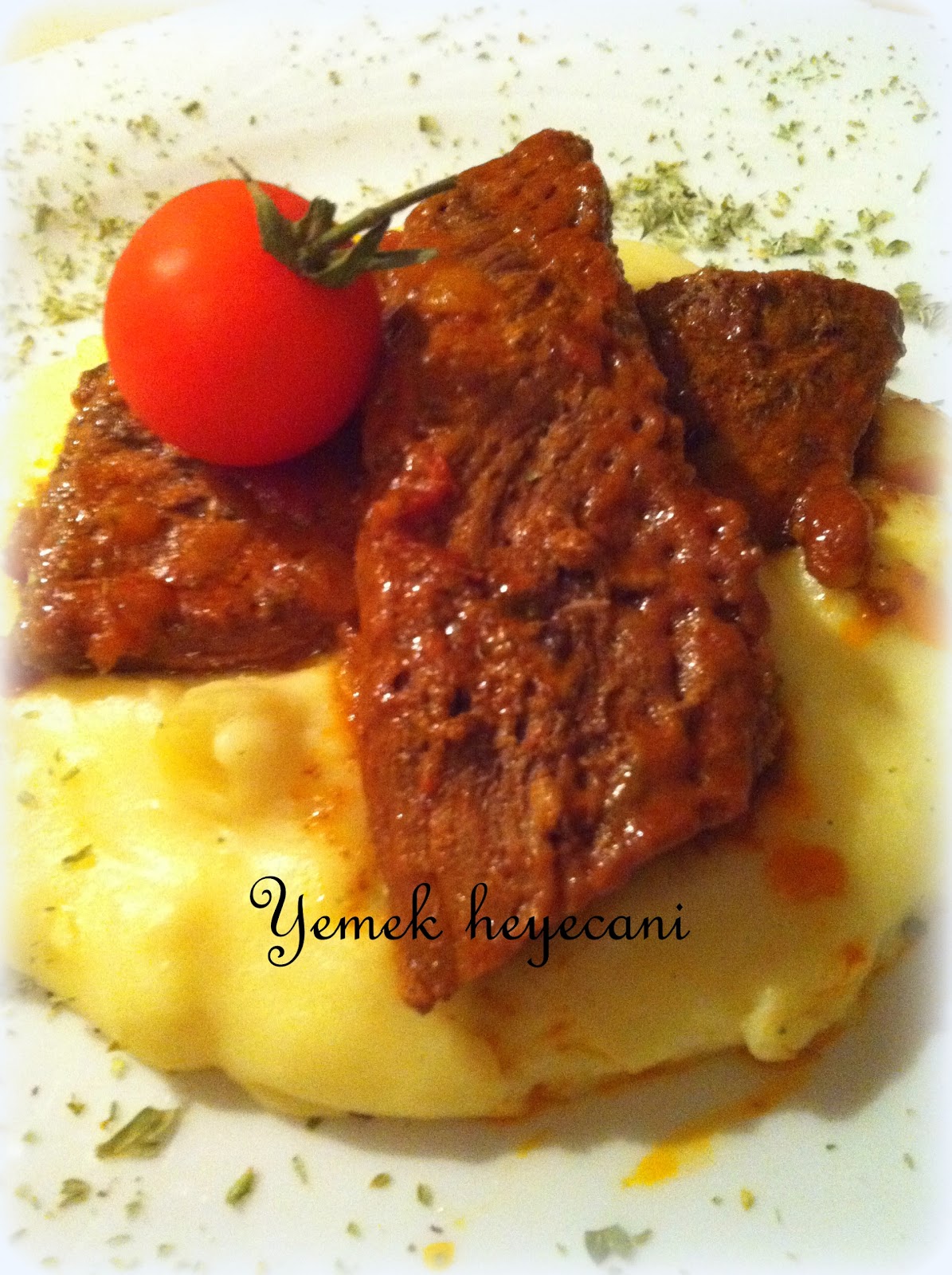 By_emelle Patates püresi yataĝında et