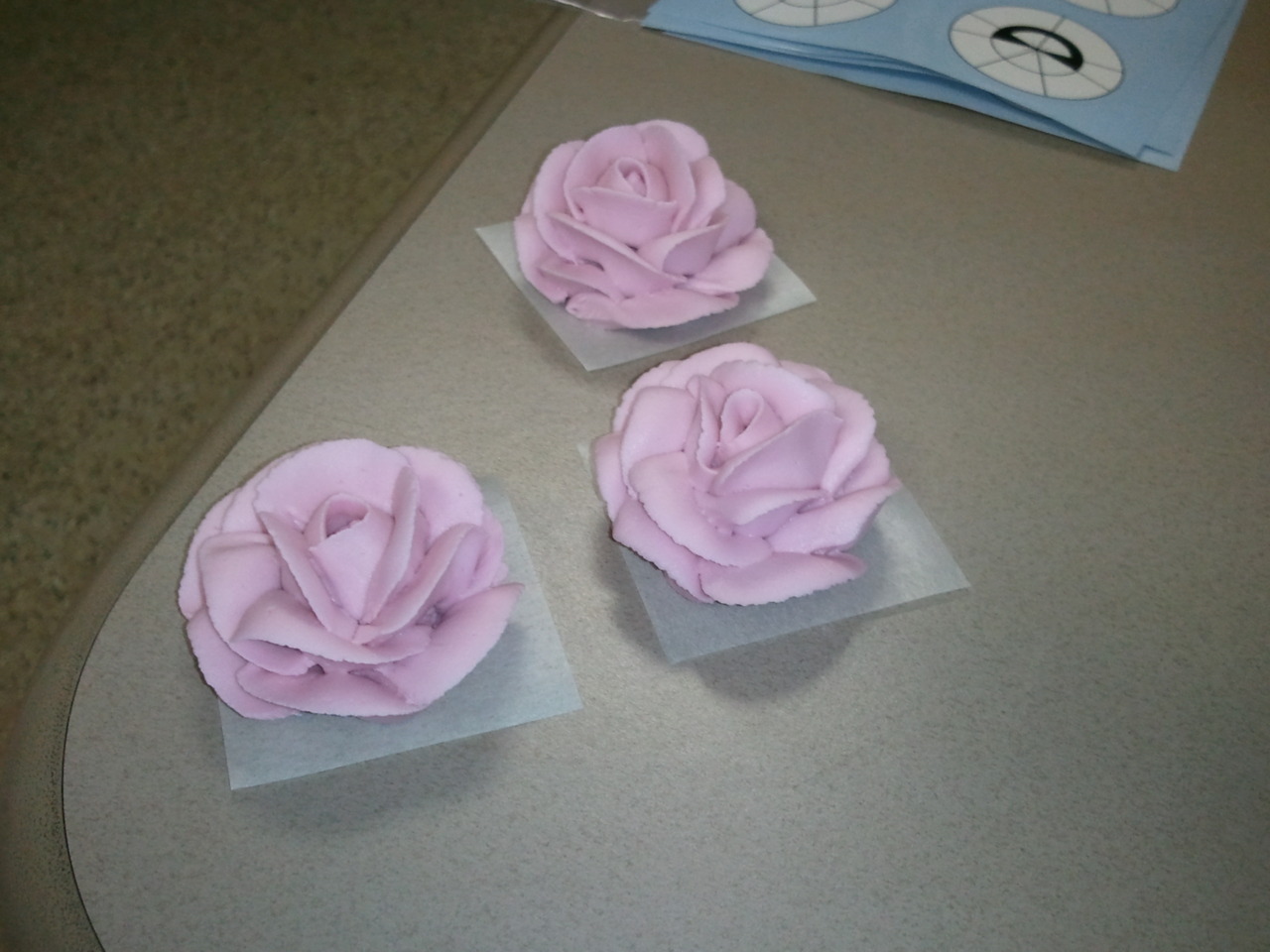 Caketacular Royal icing flowers