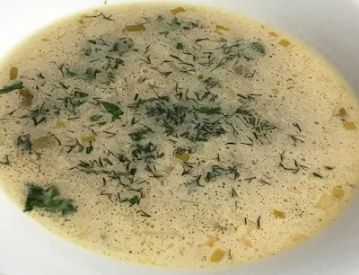 Biała zupa z selera z koperkiem