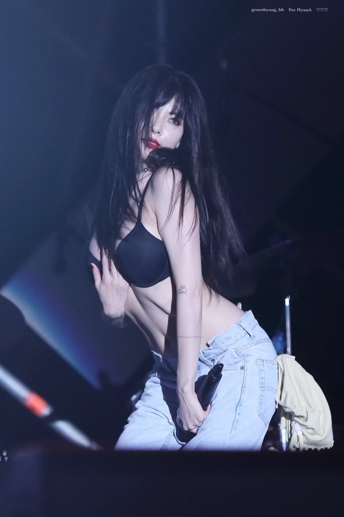 [연예] [사진]         과감한 패왕 현아 클라스 -  와이드섬