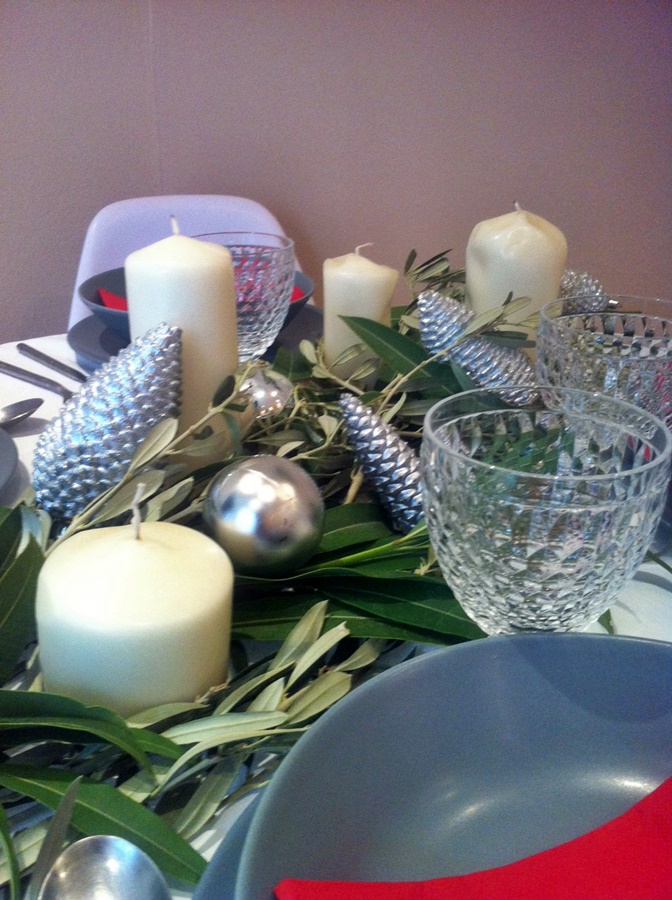 mesa decorada para celebrar comidas