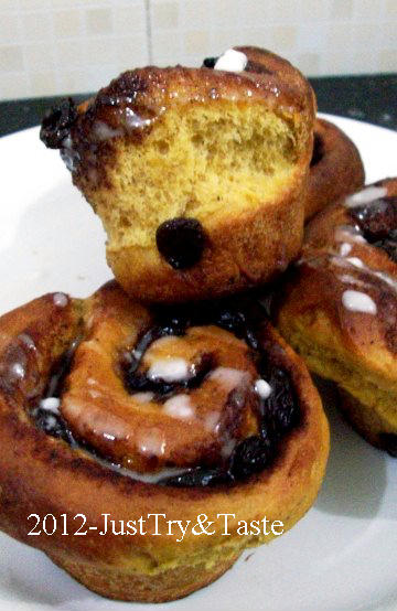 Obsesi Roti 17: Pumpkin Cinnamon Raisin Rolls - Roti Gulung Labu Kuning ...