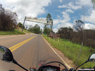 Sinalização para sair da estrada.