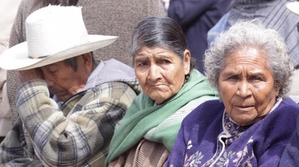 Mientras Fox necesita 200 mil para vivir, los ancianos mexicanos reciben 580 pesos de Sedesol Mientras Fox necesita 200 mil para vivir, los ancianos mexicanos reciben 580 pesos de Sedesol