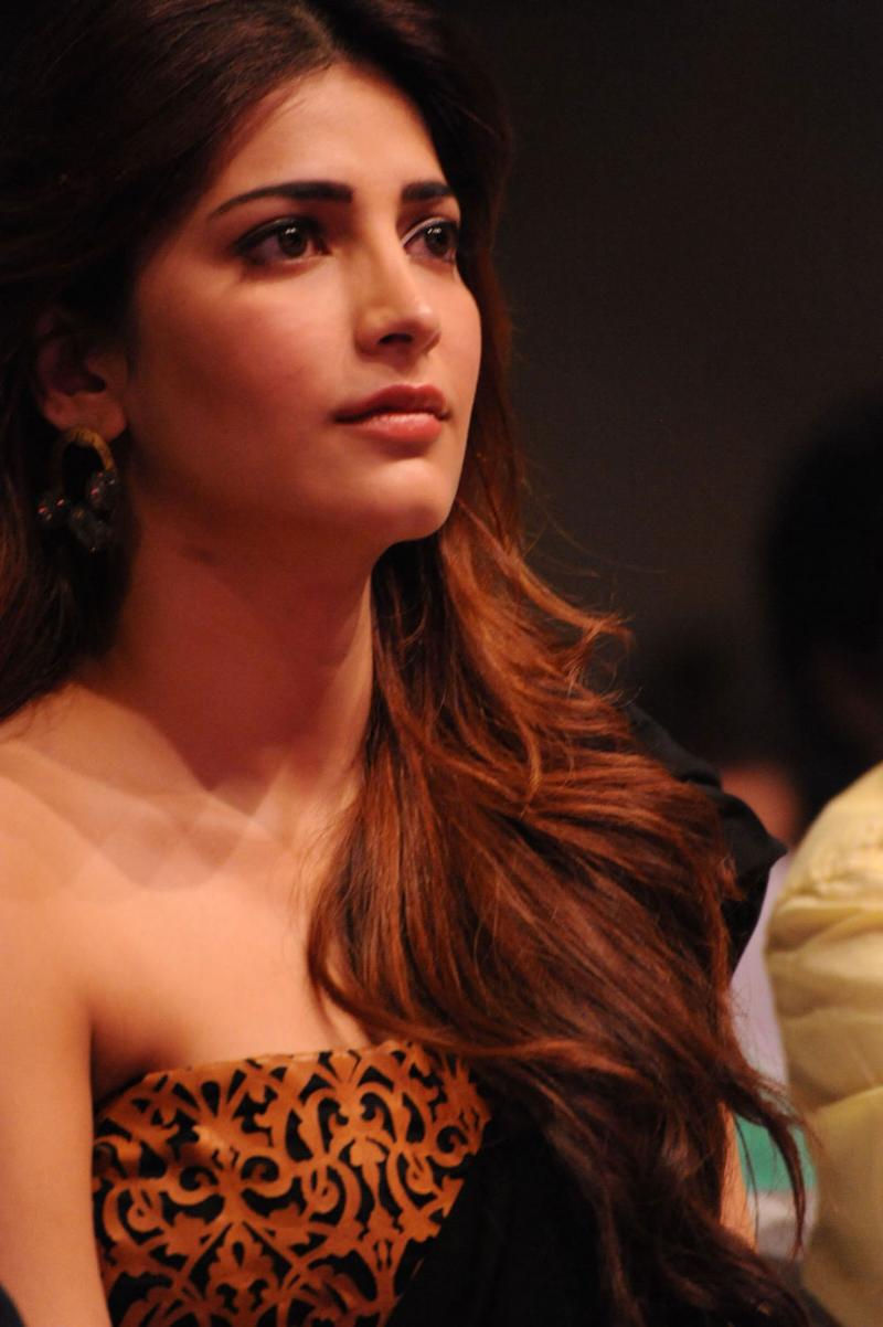 Shruti Hassan hot pics