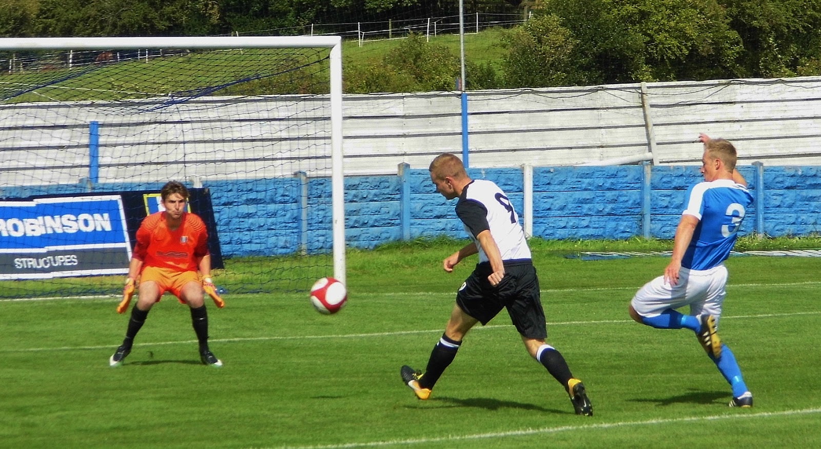 We all stand together HEANOR SQUEEZE HOME IN THE CLOSING STAGES