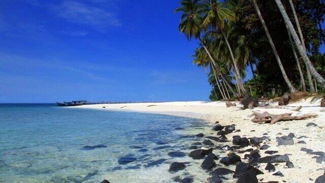 Sepotong keindahan di Pulau Randayan Sepotong keindahan di Pulau Randayan