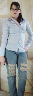 [Fasion] Ripped Boyfried Jeans mit klassischer Bluse