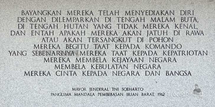 monumen pembebasan irian barat
