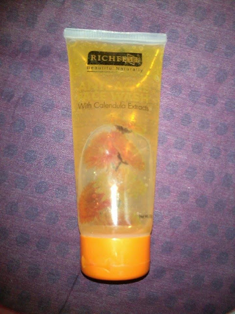 richfeel anti acne face wash