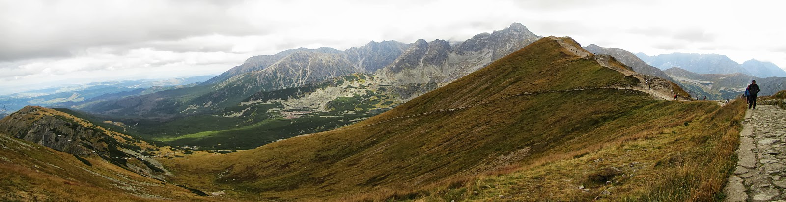 Panorama na Tatry Wysokie ze stoku Kasprowego Wierchu. Panorama na Tatry Wysokie ze stoku Kasprowego Wierchu.